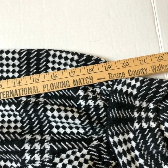 LAVENA 3/4 Length Sleeved Cardigan - Picture 8 of 11